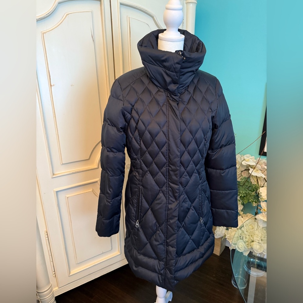 The North Face Quilted Down Puffer Coat in Navy Blue
